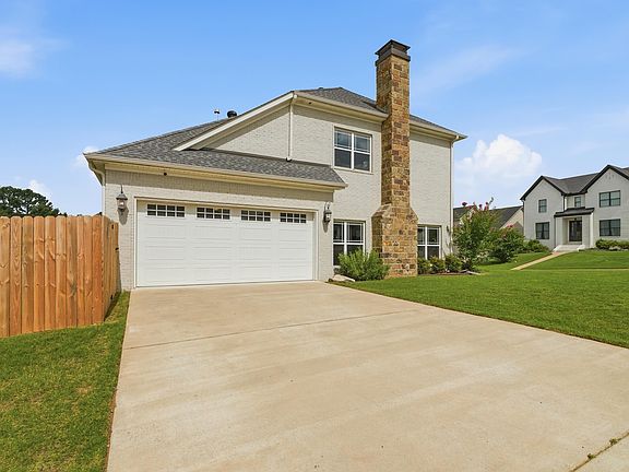 4th image of 3825 Carolina Dr