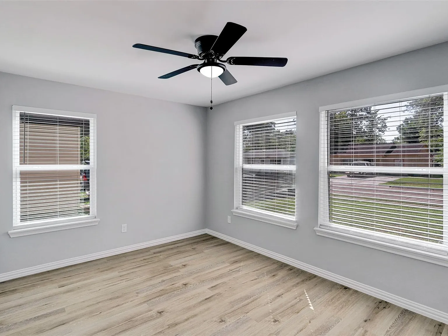 3 bed, 2.0 bath, 1309 sqft, $1,565 — Photo 4