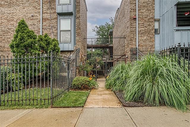 1st image of 104 E 41st St