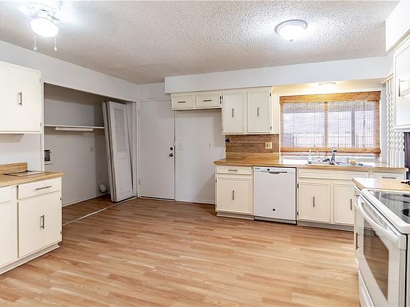5th image of 2912 Sidney Dr