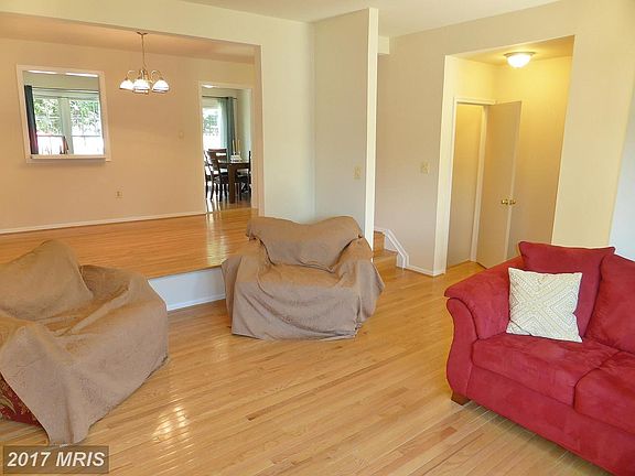 3rd image of 9776 Lakepointe Dr