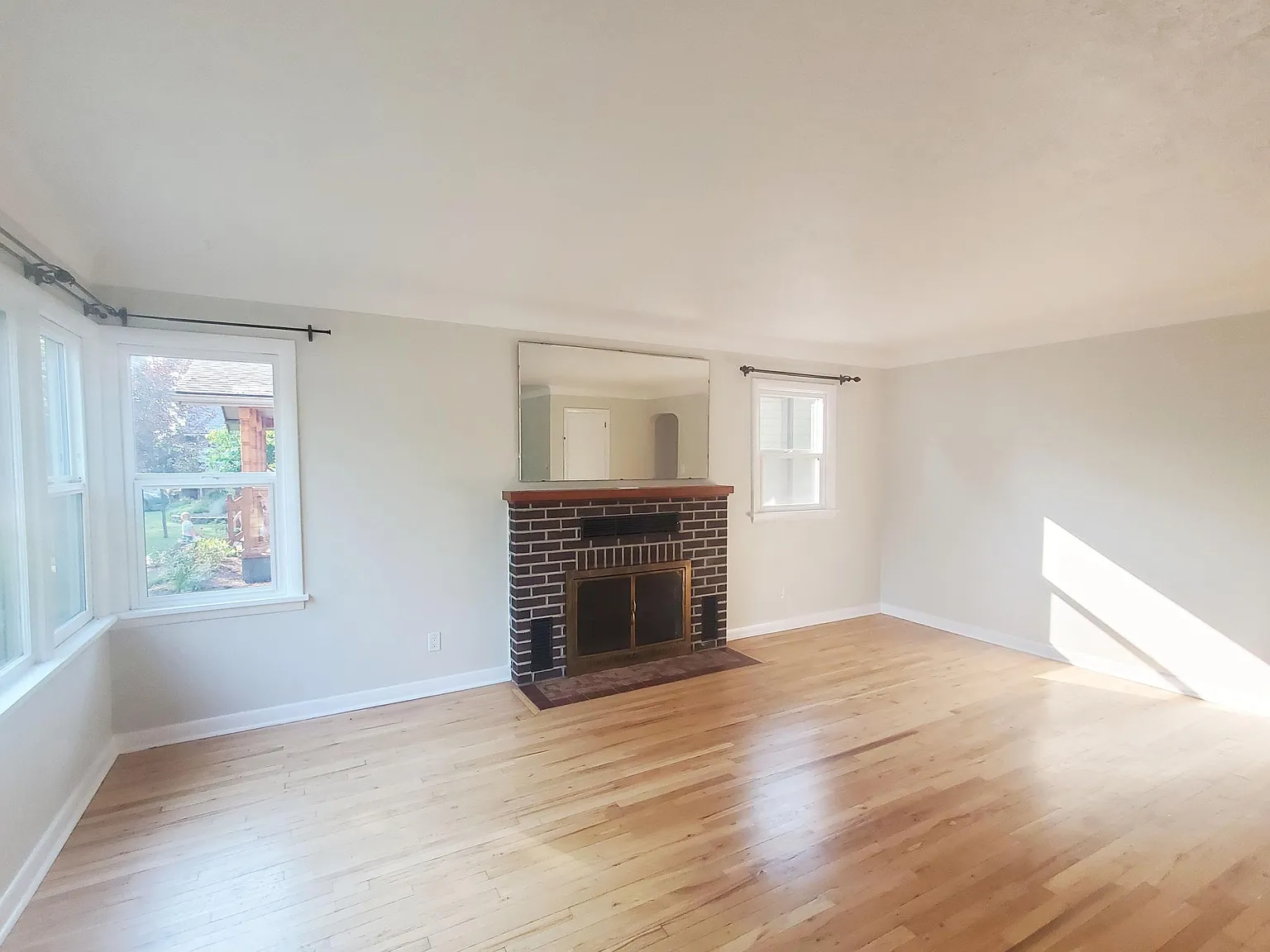 230 E Sussex Ave — Photo 3