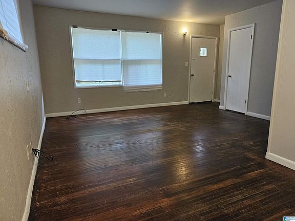 3rd image of 433 Wedgeworth Rd