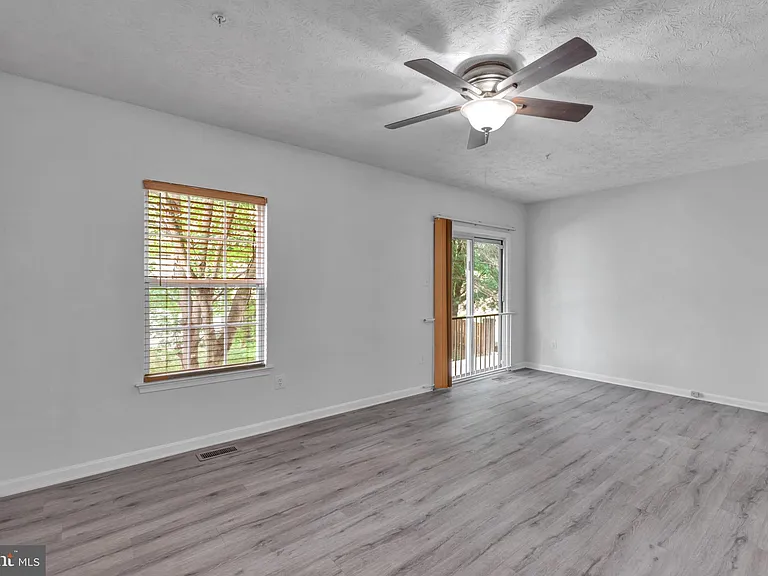 2406 Lemontree Ln — Photo 14