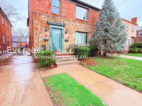 20129 Stratford Rd, Detroit, MI