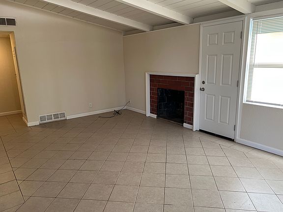 4th image of 6030 N Alturas Ave