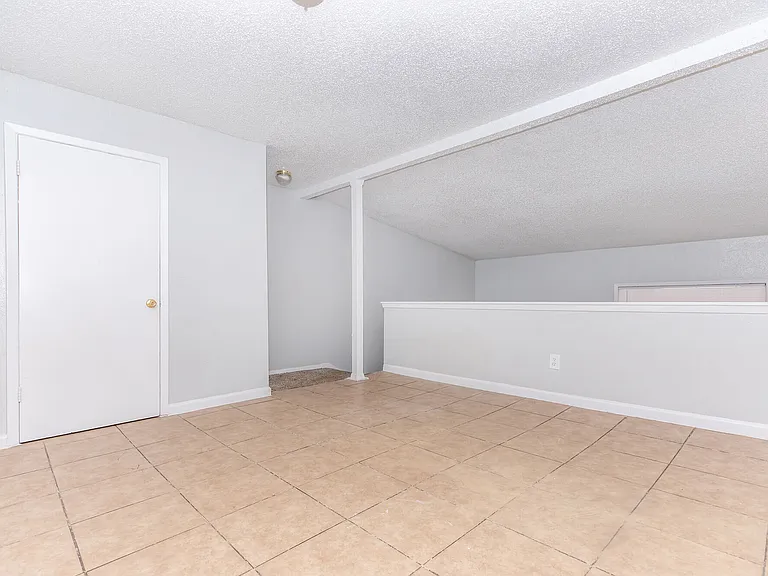 3737 Hillcroft Apartments — Photo 21