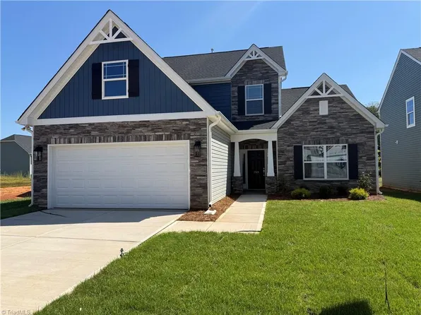 1749 Black Horse Rd #42, Kernersville, NC 27284