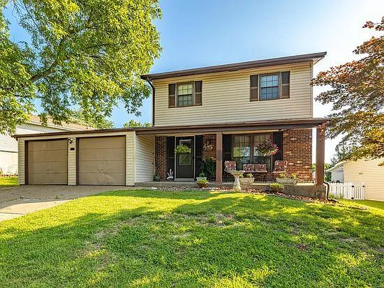 1811 Hanover Ln — Photo 1