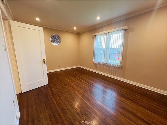 5th image of 656 W 117th St