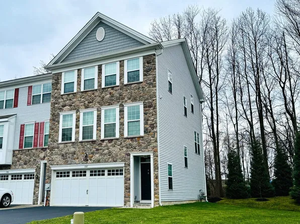 1567 Hickory Ln, Langhorne, PA 19047