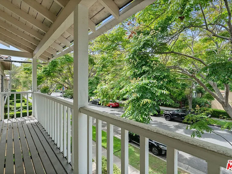140 S Camden Dr #202 — Photo 18