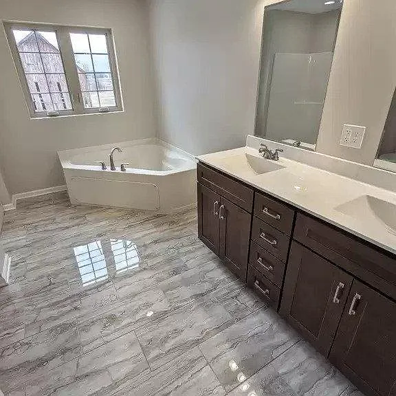 1125 E Goodenow Rd — Photo 19
