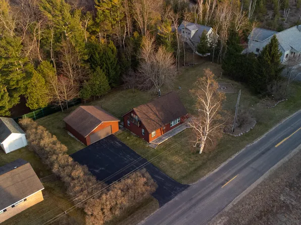 8761 Lake Park Dr, Onekama, MI 49675