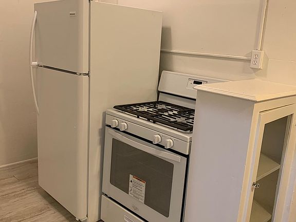 2nd image of 658 Temple Ave APT C