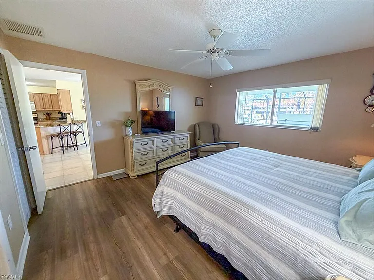 1115 SW 54th Ln — Photo 5