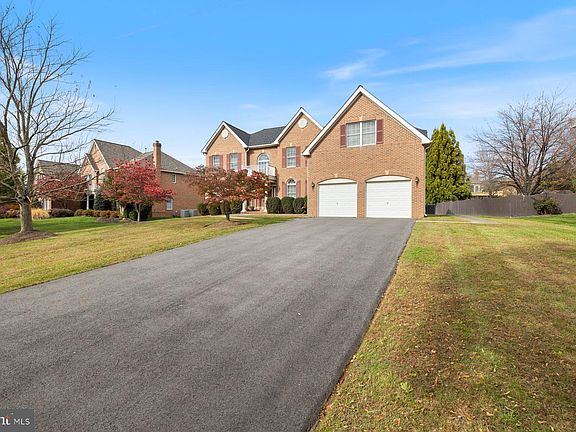 4th image of 3817 Park Lake Dr