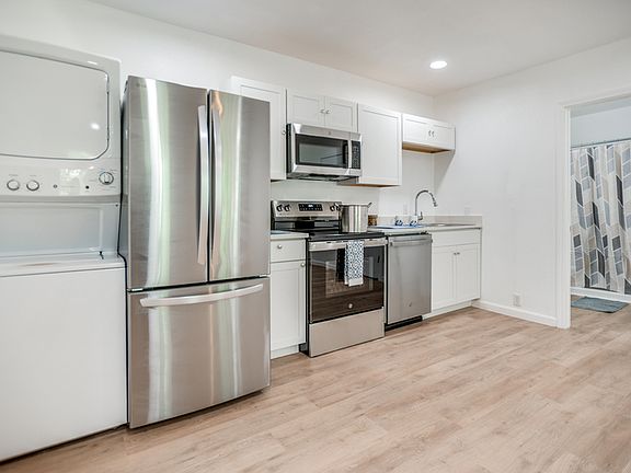 3rd image of 905 W Abram St #1