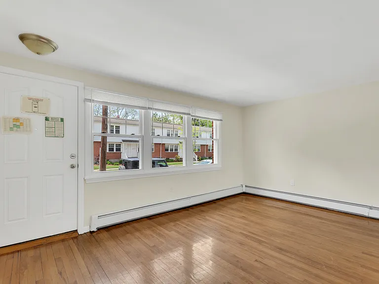 Savin Court Apartments — Photo 6