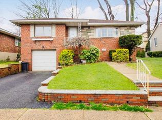 1075 Jassamine Way, Fort Lee, NJ 07024