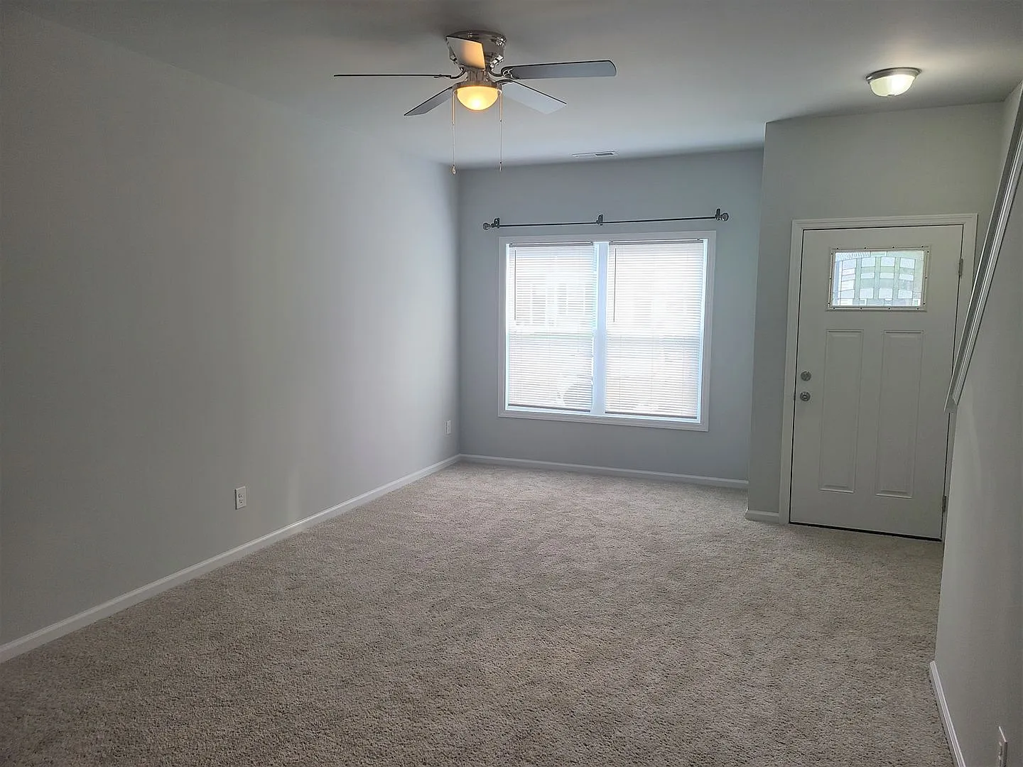 End unit 2 bedroom 2.5 bath townhome - Holly Ridge — Photo 4