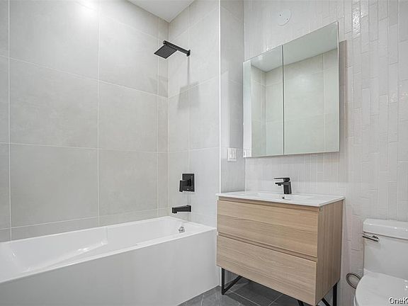 3rd image of 859 MYRTLE Avenue #8G