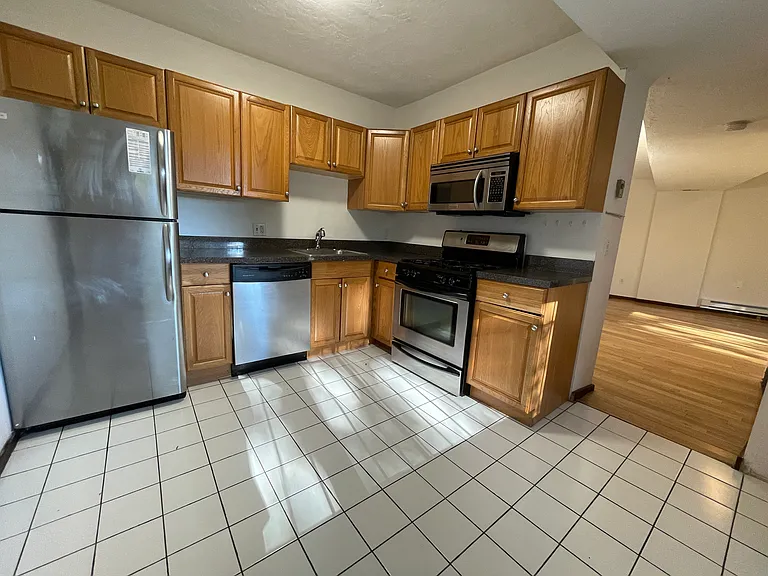 89 Sheridan St #3 — Photo 5