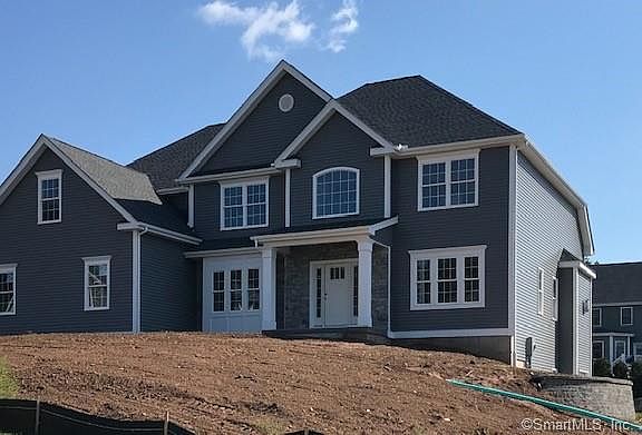 3rd image of 20 Hawthorne Cir