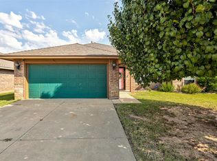 513 Apple Tree Ln, Moore, OK 73160