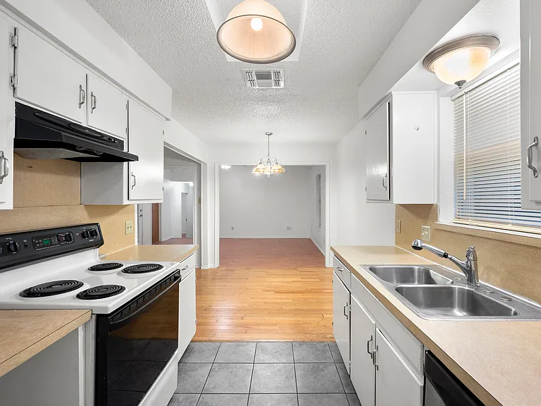 6436 Ridglea Dr — Photo 10