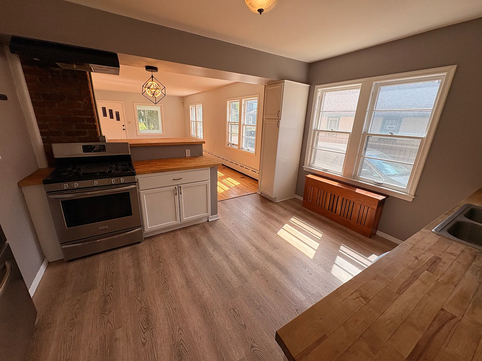 3 bed, 1639 sqft, $2,200 — Photo 3