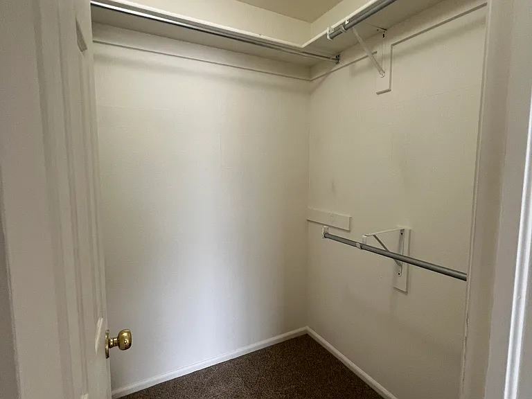 9880 Castle Ridge Cir — Photo 13