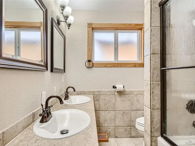 4010 S Jason St — Photo 5
