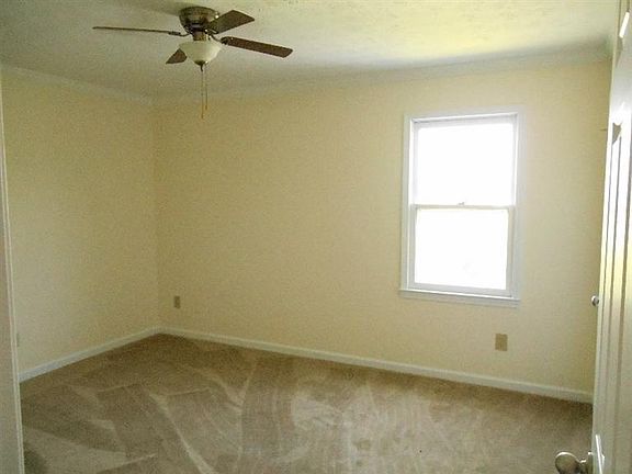 5th image of 526 Berlin Dr