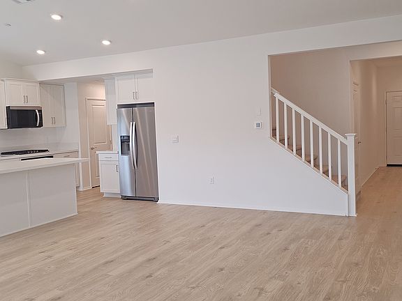 4th image of 23527 Western Goldenrod St