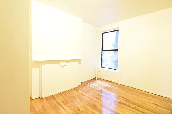 Rented by Clove Realty LLC | media 10