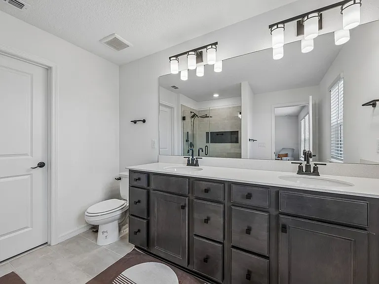 236 Hawthorn Park Cir — Photo 12