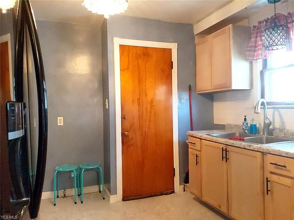 2nd image of 8216 Bancroft Ave