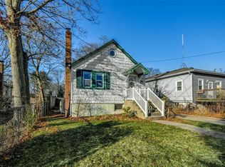 128 Woodycrest Dr, Farmingville, NY 11738