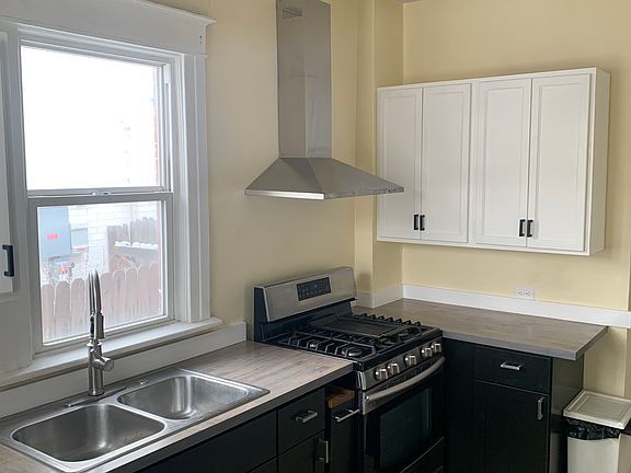 4th image of 549 N Pennsylvania St