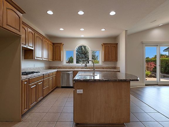 5th image of 143 Pine Lake Dr