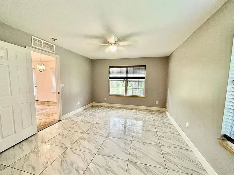 12 Regency Dr — Photo 6