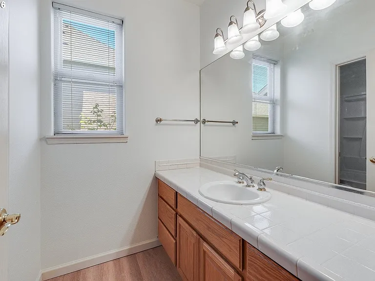NW Eagleridge Ln — Photo 4