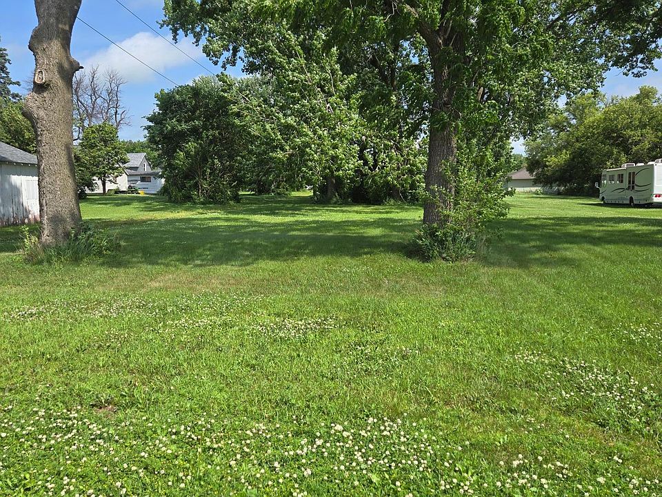 1st image of 300 W 2nd St
