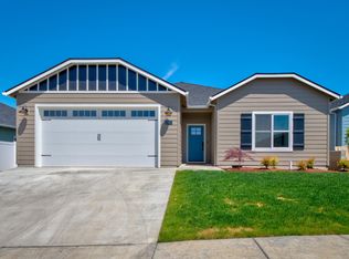 1747 Luxor Ln, Medford, OR