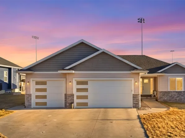 1405 E Tartan Dr, North Liberty, IA 52317
