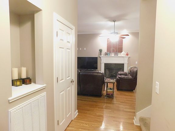 4th image of 454 Marble Ct