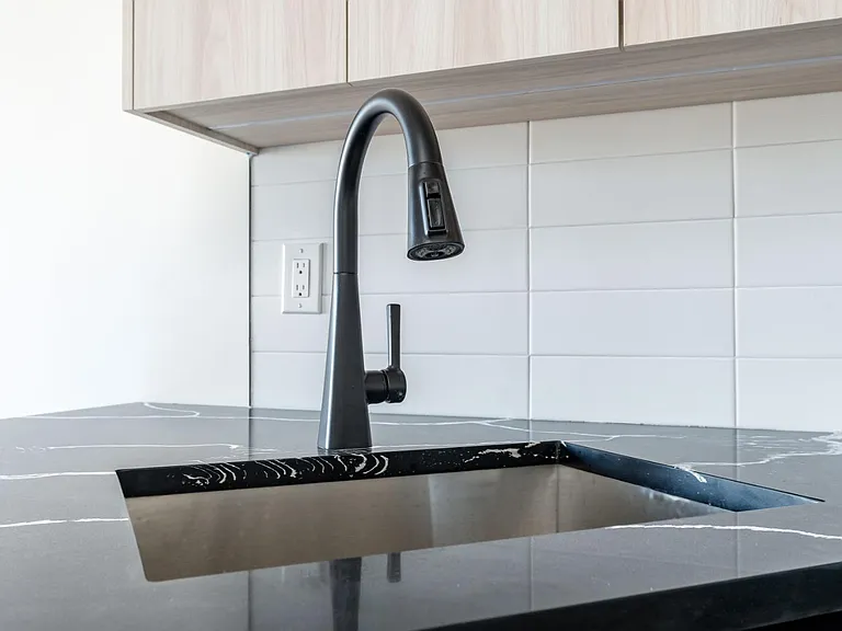 Q10 Luxury Apartments — Photo 36