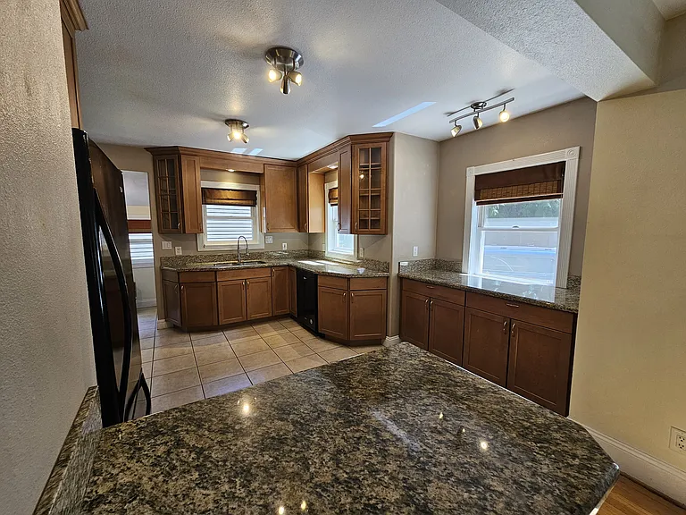 6306 SW 30th Ave — Photo 17