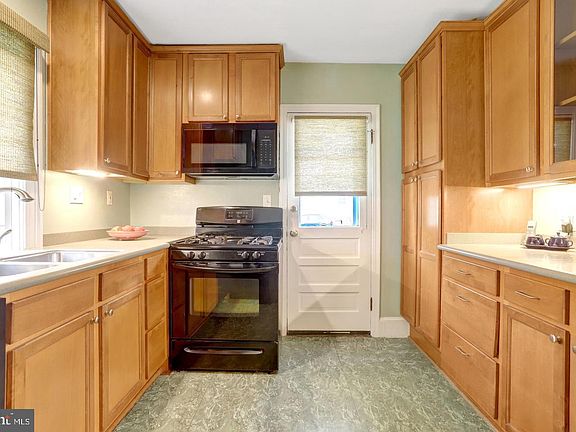 5th image of 34 S Pershing Dr